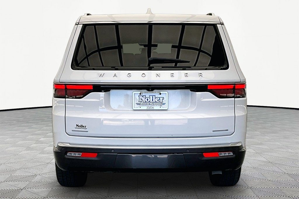 Used 2022 Jeep Wagoneer Series II AWD/4WD image 4