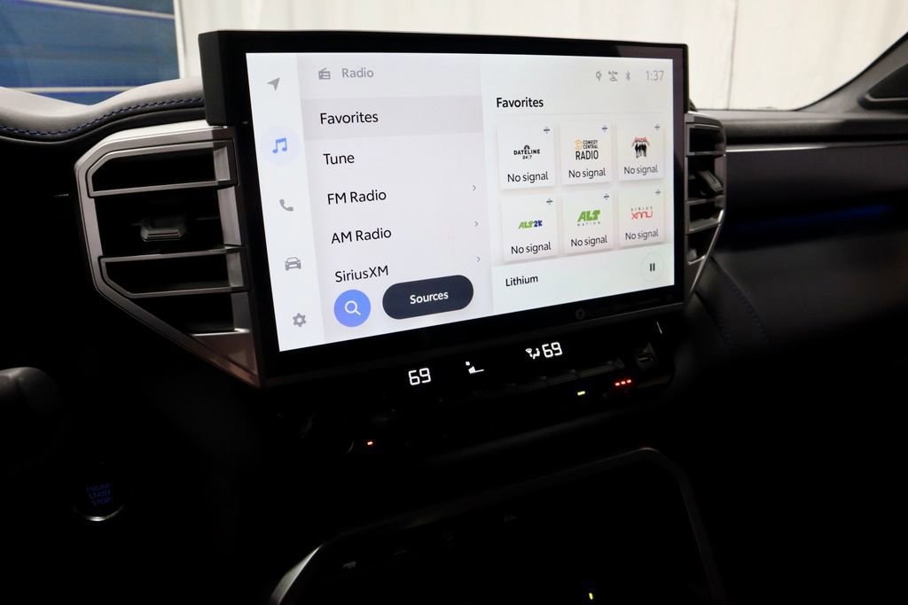 Used 2024 Toyota Tundra Platinum AWD/4WD image 33