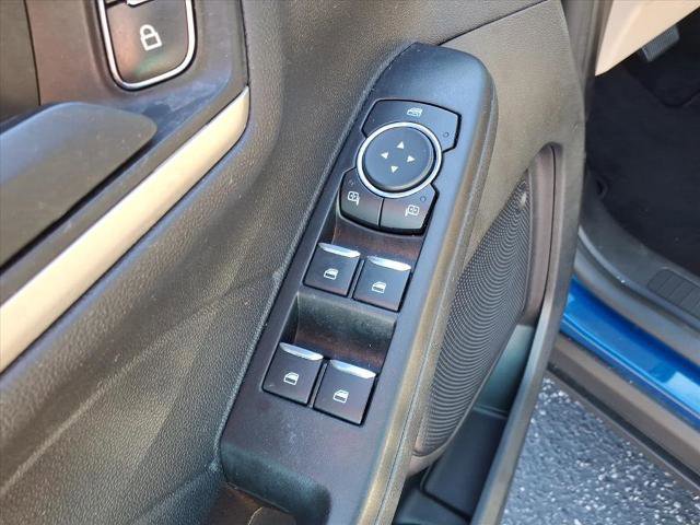 Certified 2022 Ford Escape SE w/ SE Sport Appearance Package image 10