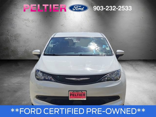 Used 2022 Chrysler Voyager LX FWD image 2