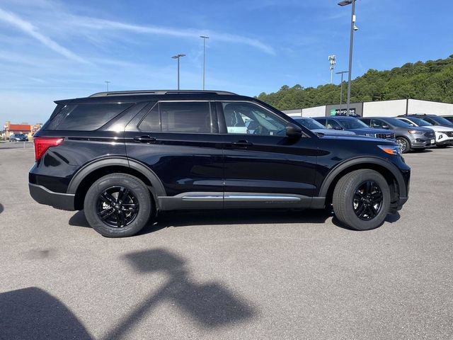 Certified 2024 Ford Explorer XLT w/ Equipment Group 202A AWD/4WD image 2
