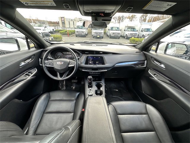 Used 2022 Cadillac XT4 Luxury w/ Cold Weather Package image 17