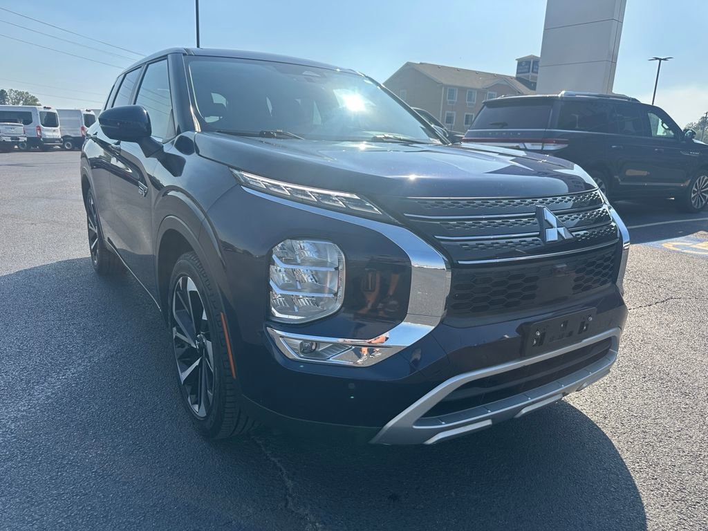Used 2023 Mitsubishi Outlander SE video 2