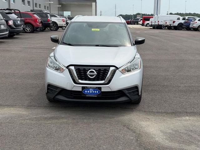 Used 2018 Nissan Kicks S FWD image 2