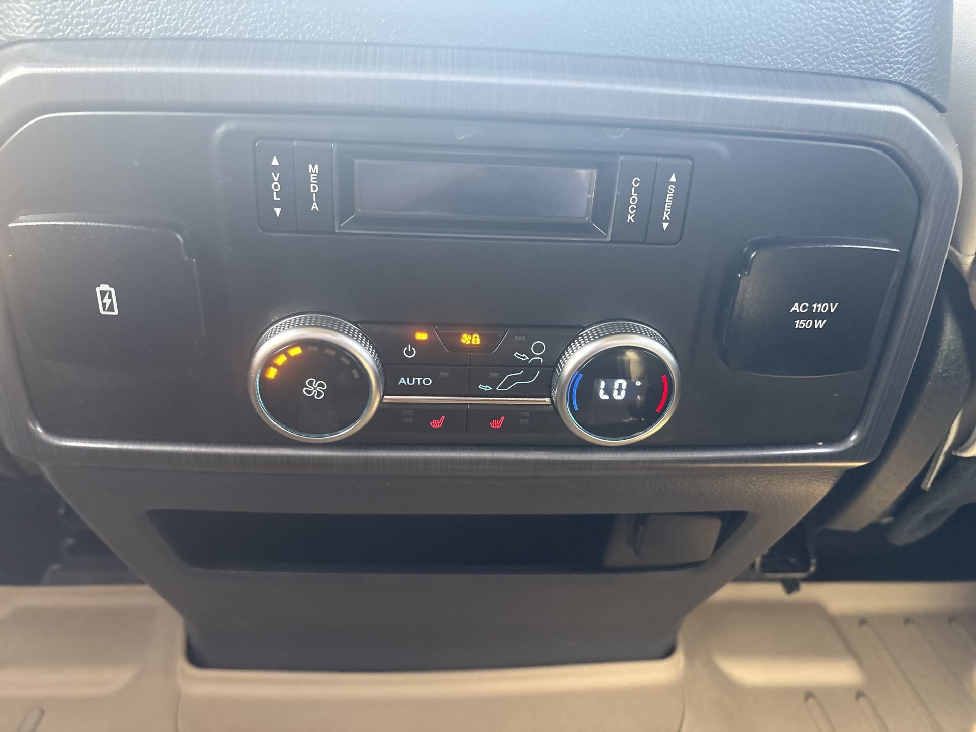 Certified 2024 Ford Expedition Platinum RWD image 3