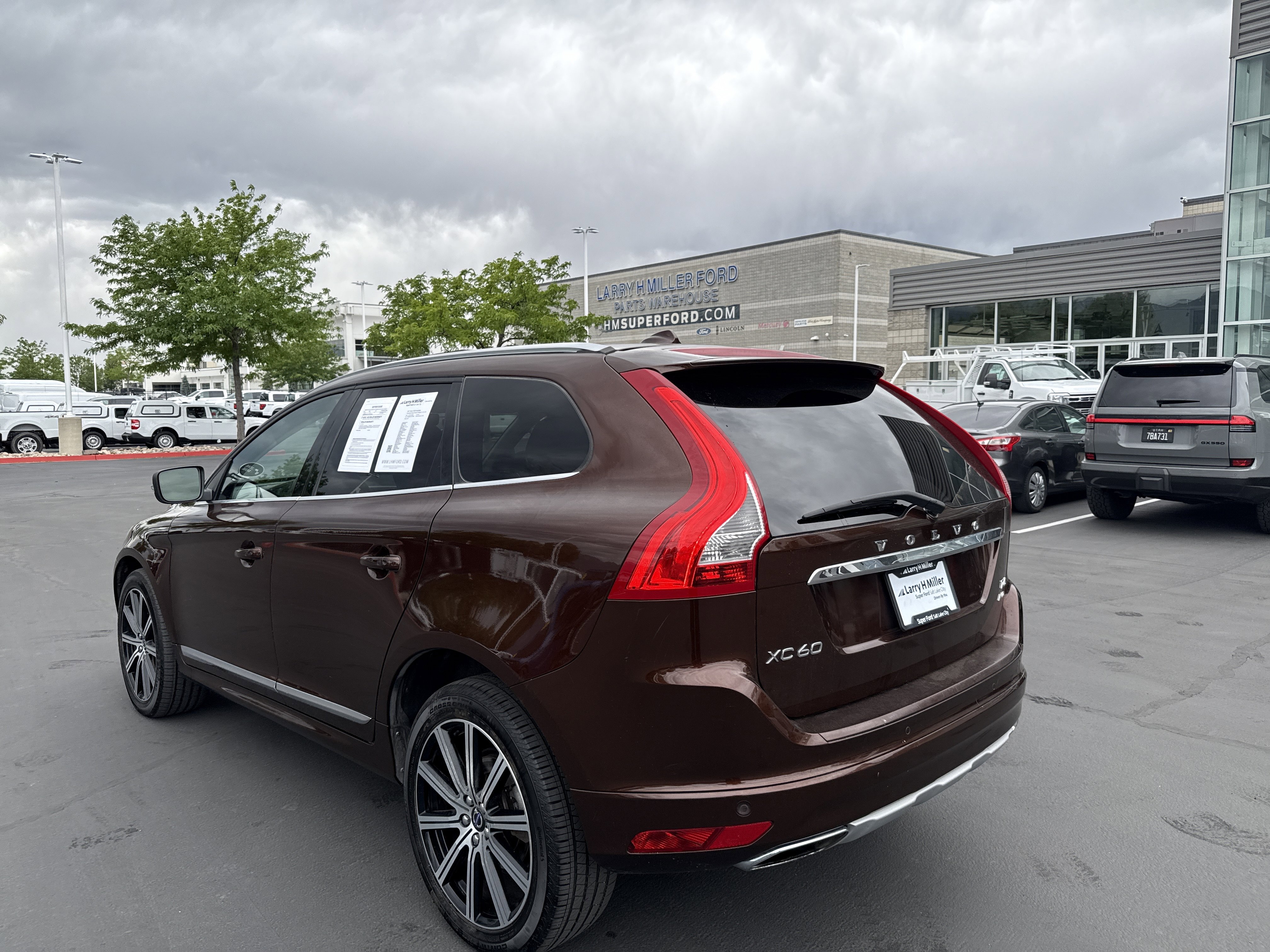 Used 2017 Volvo XC60 T6 Inscription w/ Climate Package AWD/4WD image 3