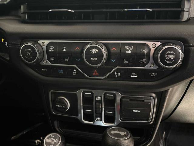 Used 2025 Jeep Wrangler Unlimited Sahara w/ Safety Group AWD/4WD image 34