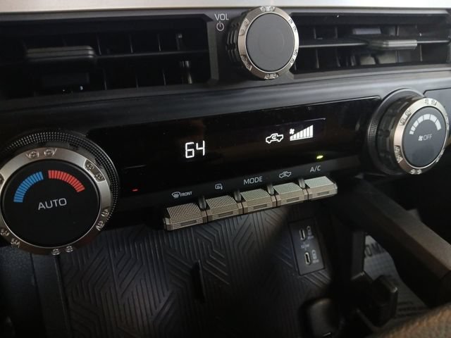 Used 2025 Toyota Tacoma TRD Sport AWD/4WD image 12
