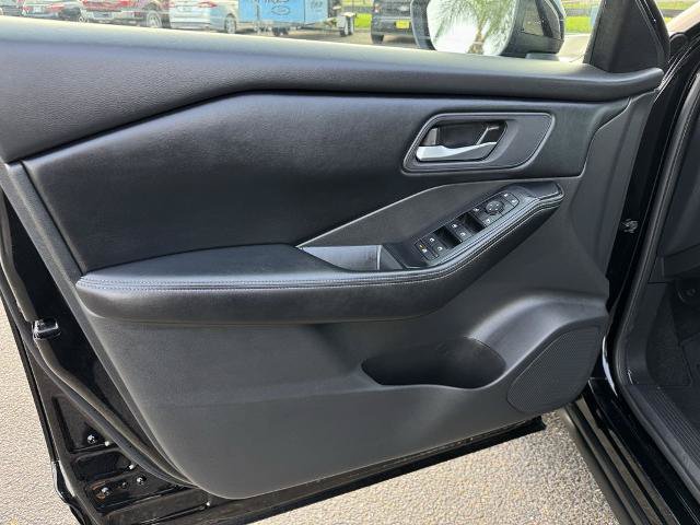 Used 2025 Nissan Rogue SV FWD image 13