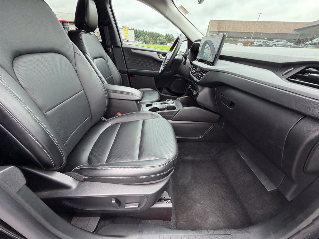 Certified 2025 Ford Escape Platinum AWD/4WD image 33