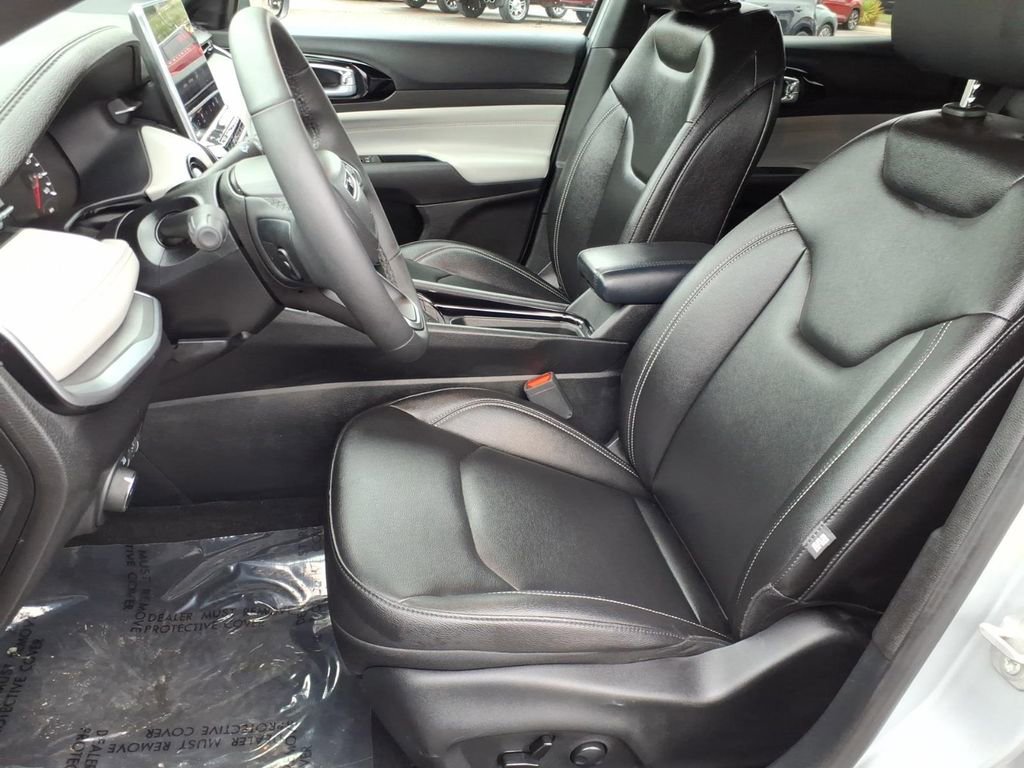 Used 2025 Jeep Compass Limited AWD/4WD image 18