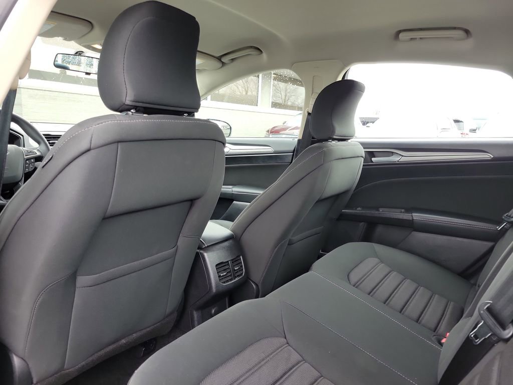 Certified 2018 Ford Fusion SE w/ Fusion SE Technology Package image 16