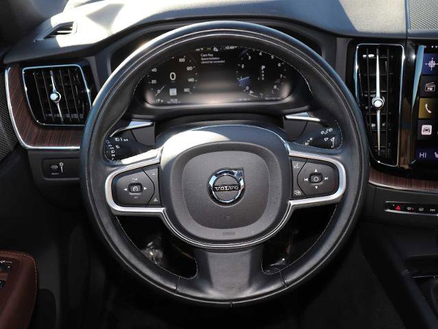 Used 2021 Volvo XC60 T5 Momentum w/ Advanced Package image 29