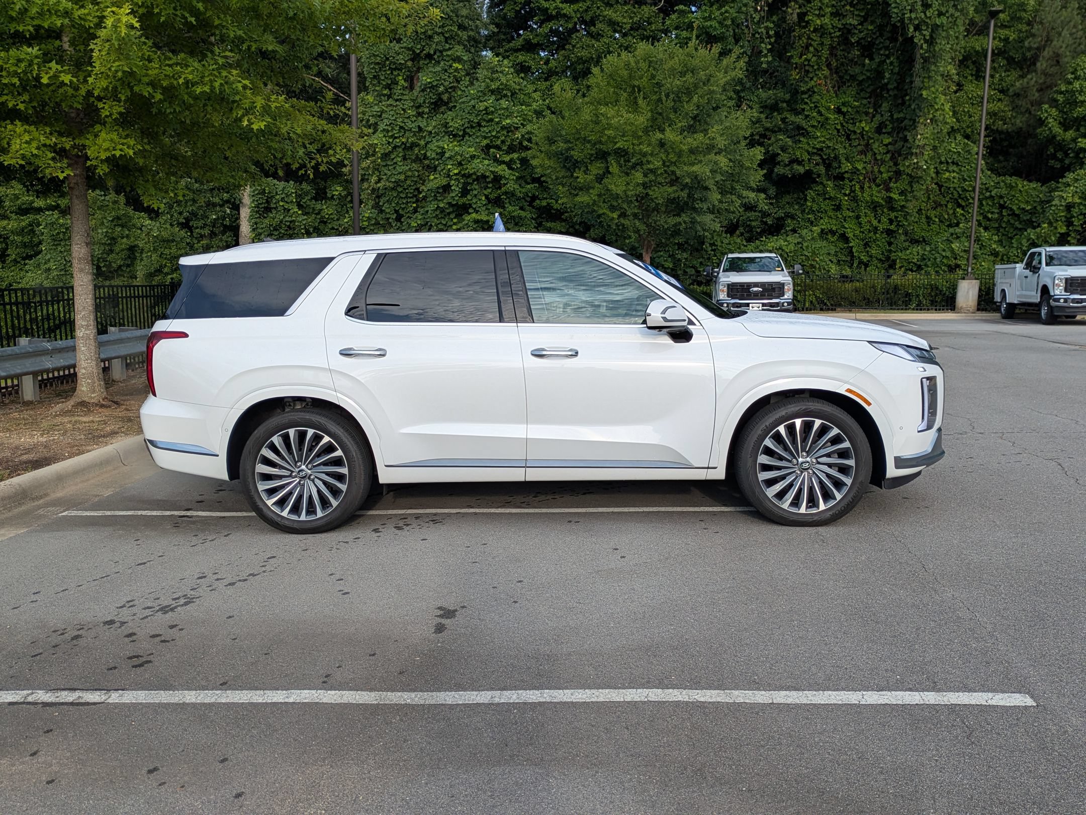 Used 2024 Hyundai Palisade Calligraphy AWD/4WD image 3