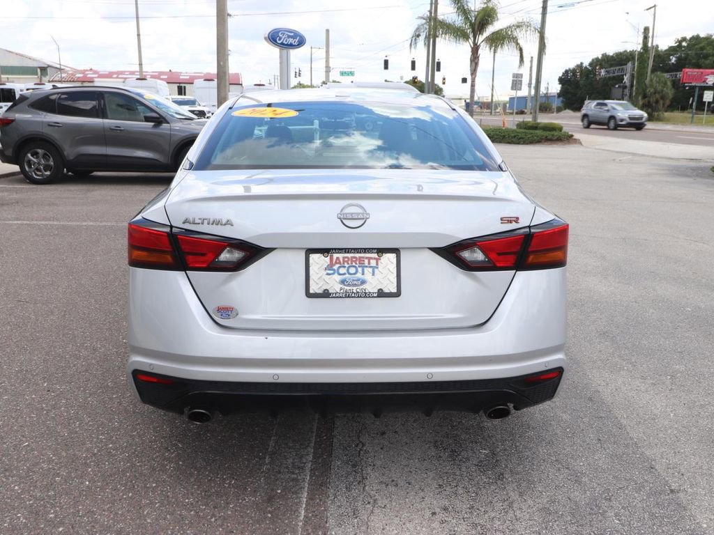 Used 2024 Nissan Altima 2.5 SR w/ SR Premium Package FWD image 10