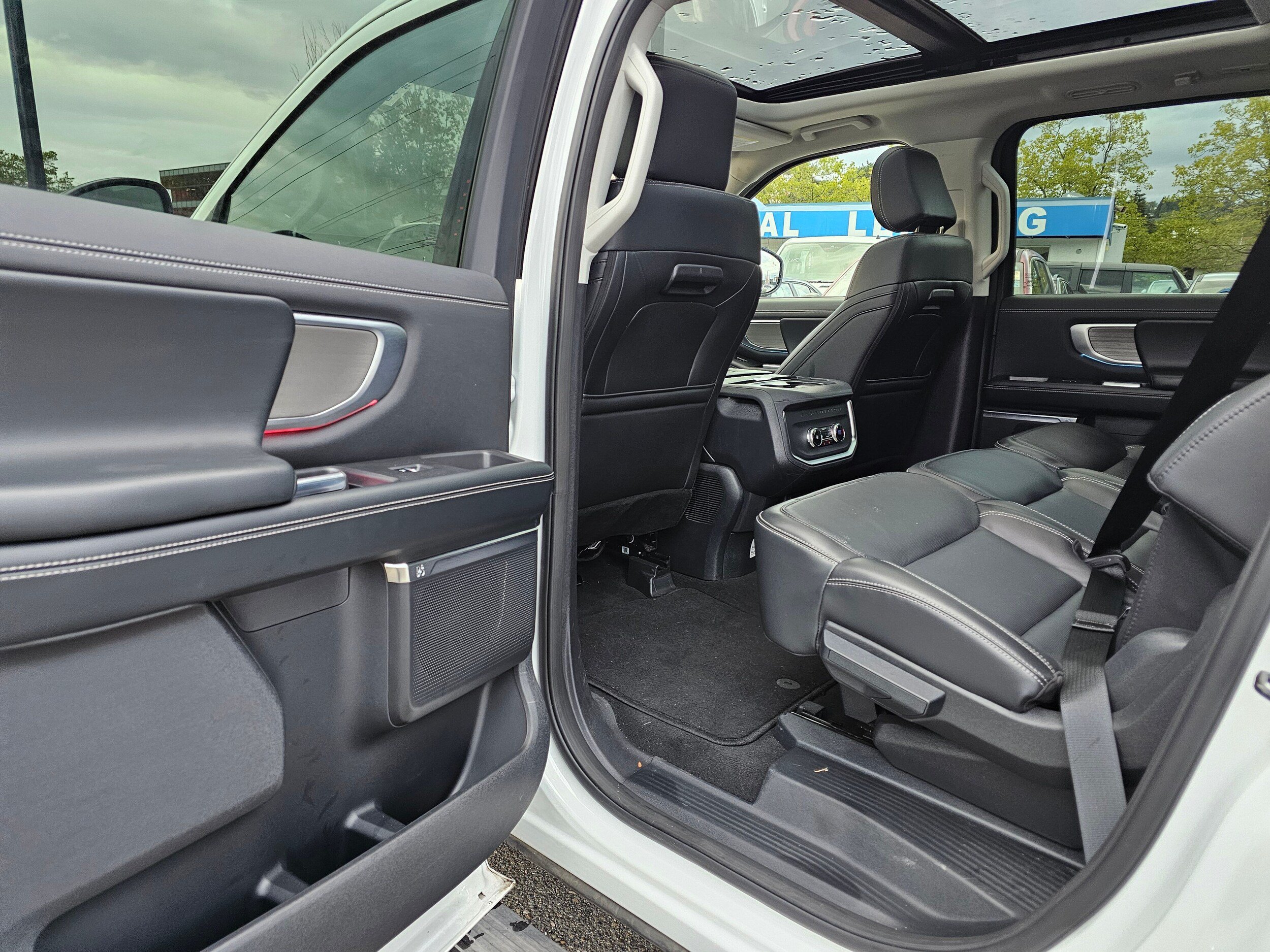 Certified 2025 Ford Expedition Max Platinum AWD/4WD image 17