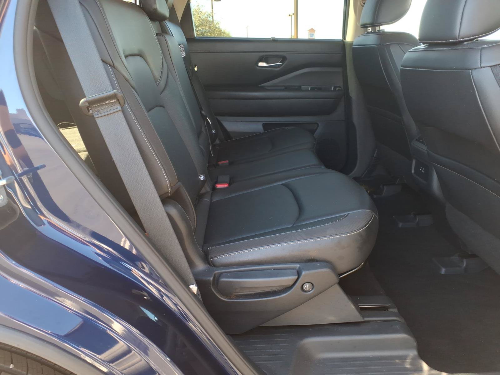 Used 2025 Nissan Pathfinder SL FWD image 13