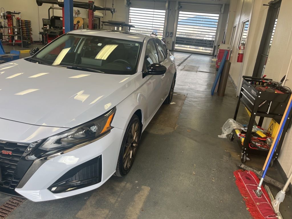 Used 2023 Nissan Altima 2.5 SR w/ SR Premium Package image 4