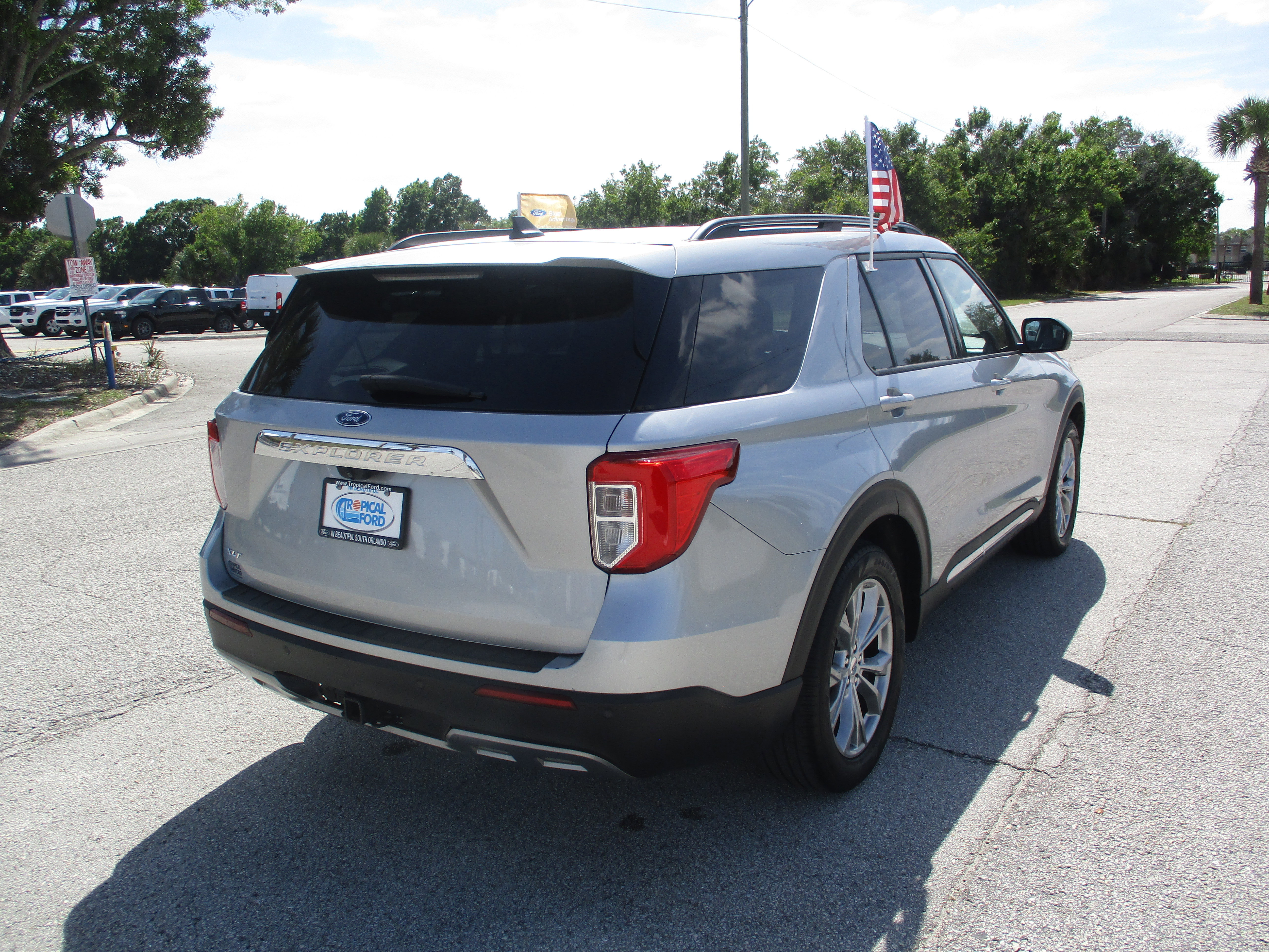 Certified 2022 Ford Explorer XLT w/ Equipment Group 202A image 5