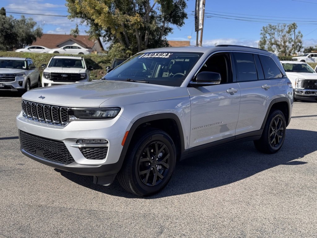 Used 2023 Jeep Grand Cherokee Limited image 7
