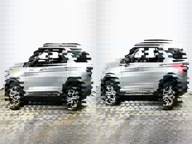 Certified 2023 Ford Explorer XLT w/ Equipment Group 202A image 6