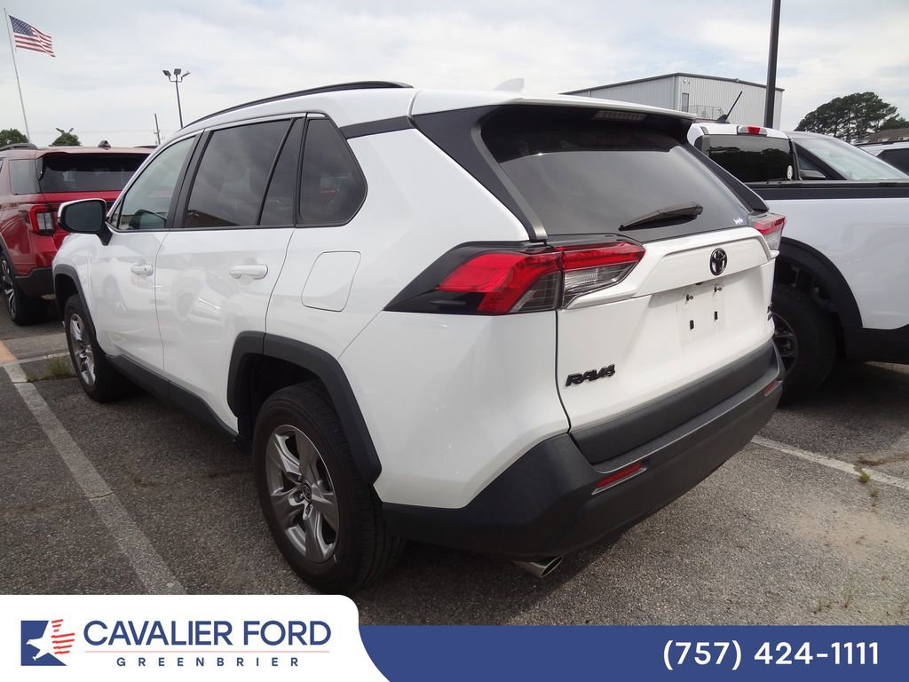 Used 2023 Toyota RAV4 XLE AWD/4WD image 4