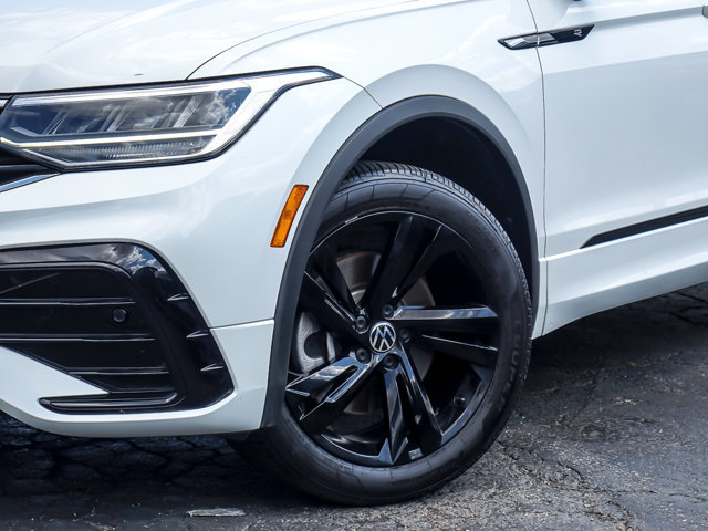 Used 2023 Volkswagen Tiguan SE R-Line AWD/4WD image 3