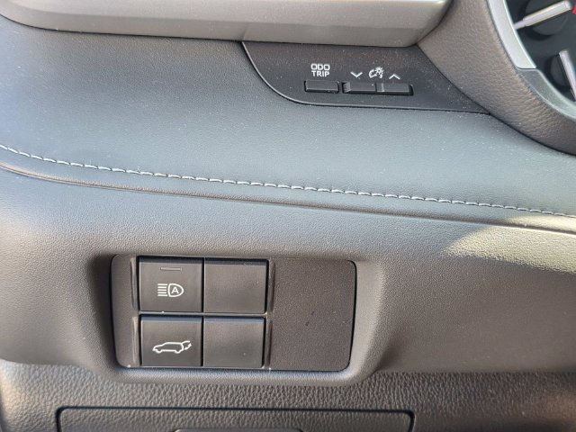 Used 2022 Toyota Highlander XLE FWD image 22