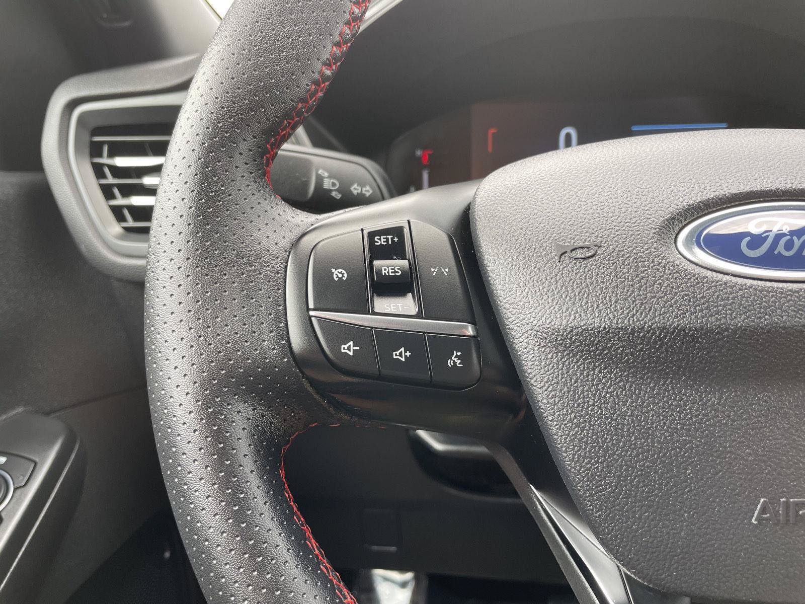 Certified 2025 Ford Escape ST-Line Select AWD/4WD image 13