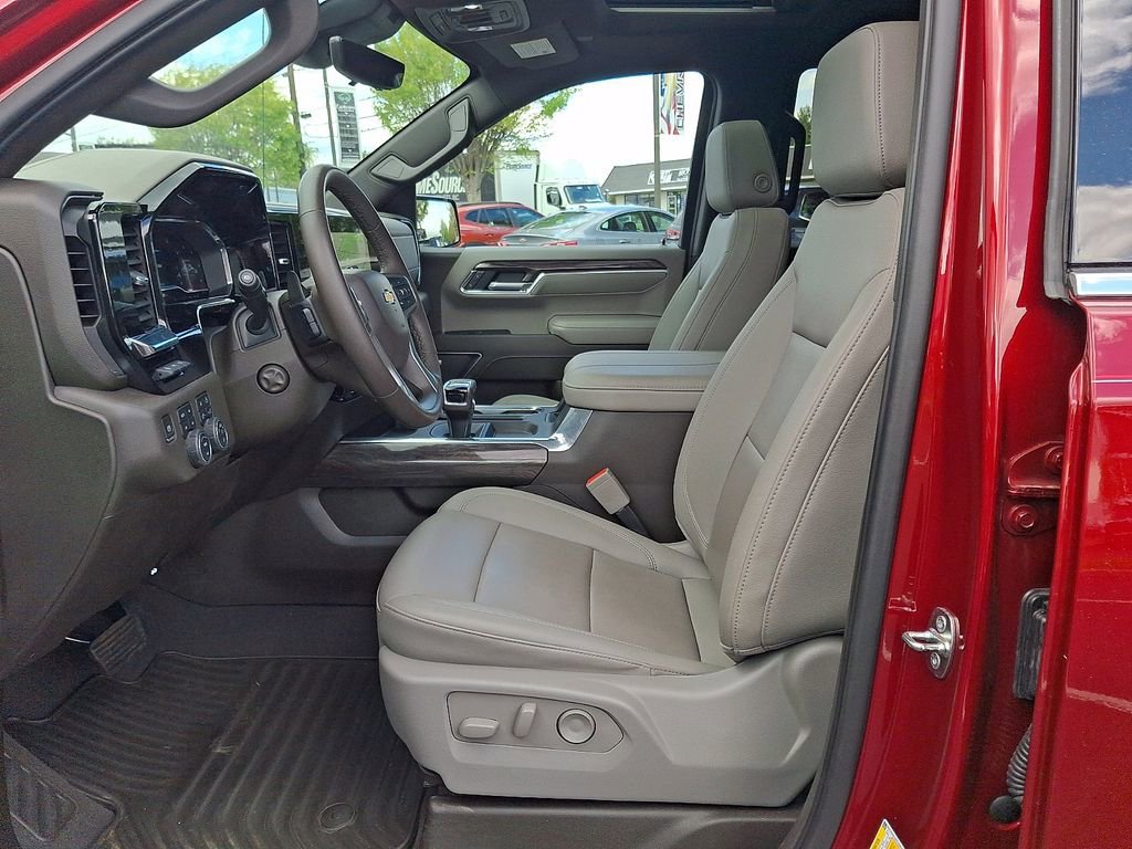 Used 2023 Chevrolet Silverado 1500 LTZ w/ LTZ Premium Package AWD/4WD image 17