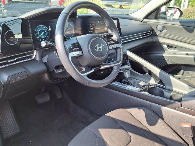 Used 2025 Hyundai Elantra SEL FWD image 9