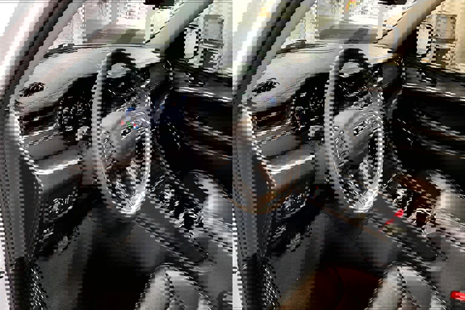 Used 2023 Jeep Grand Cherokee Limited w/ Luxury Tech Group II image 18