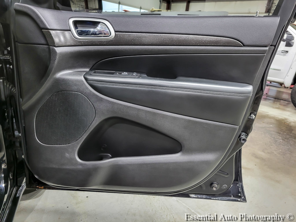 Used 2018 Jeep Grand Cherokee Altitude AWD/4WD image 23