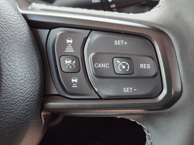 Used 2025 Jeep Gladiator Rubicon w/ Convenience Group AWD/4WD image 19