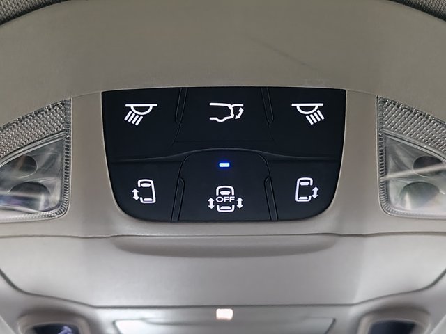 Used 2024 Chrysler Pacifica Limited AWD/4WD image 36