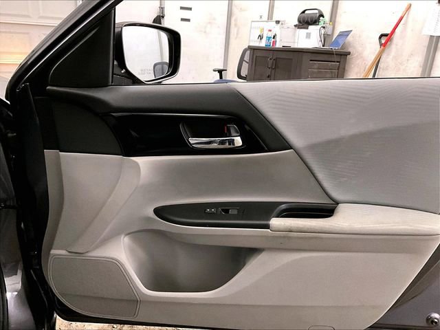 Used 2017 Honda Accord LX image 23