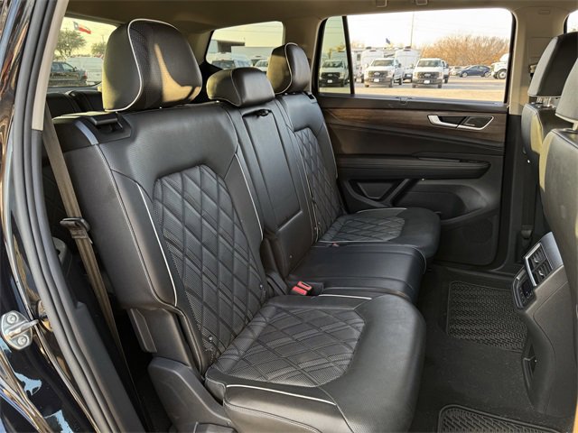 Used 2025 Volkswagen Atlas SEL Premium R-Line image 32