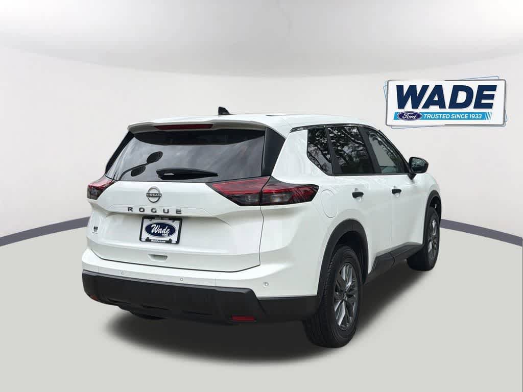 Used 2024 Nissan Rogue S FWD image 5