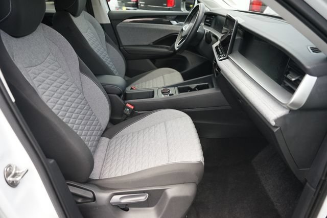 Used 2025 Volkswagen Tiguan S FWD image 18