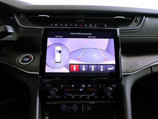 Used 2025 Jeep Grand Cherokee Limited w/ Luxury Tech Group II AWD/4WD image 26