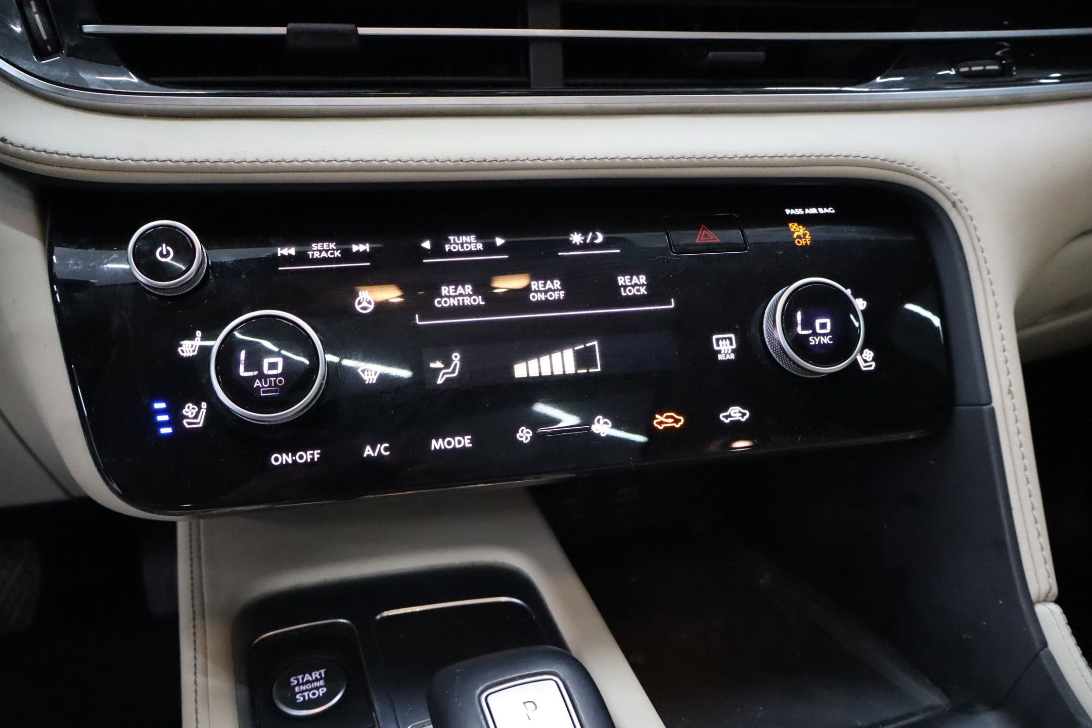 Used 2023 INFINITI QX60 Luxe w/ Performance Audio Package FWD image 22