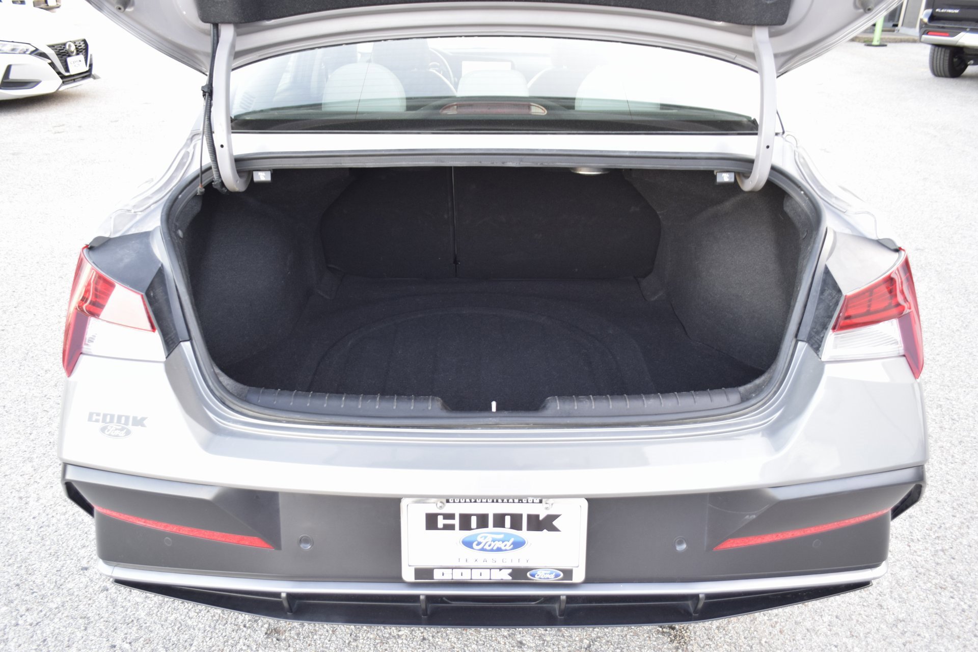 Used 2024 Hyundai Elantra Limited image 22