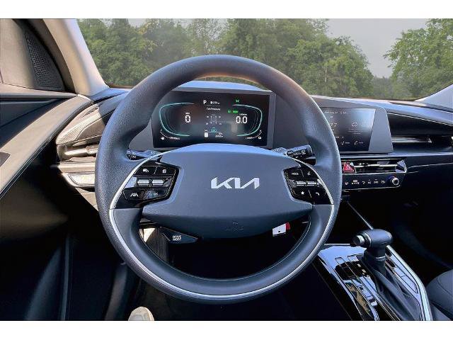 Used 2025 Kia Niro LX FWD image 8