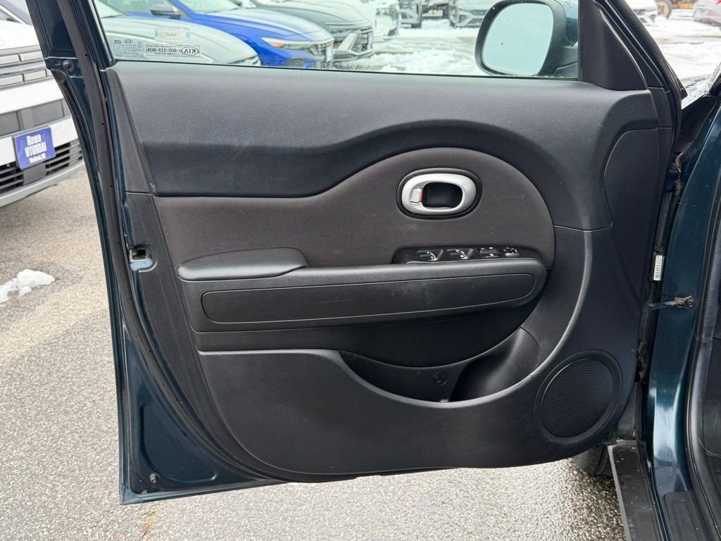 Used 2017 Kia Soul + image 12