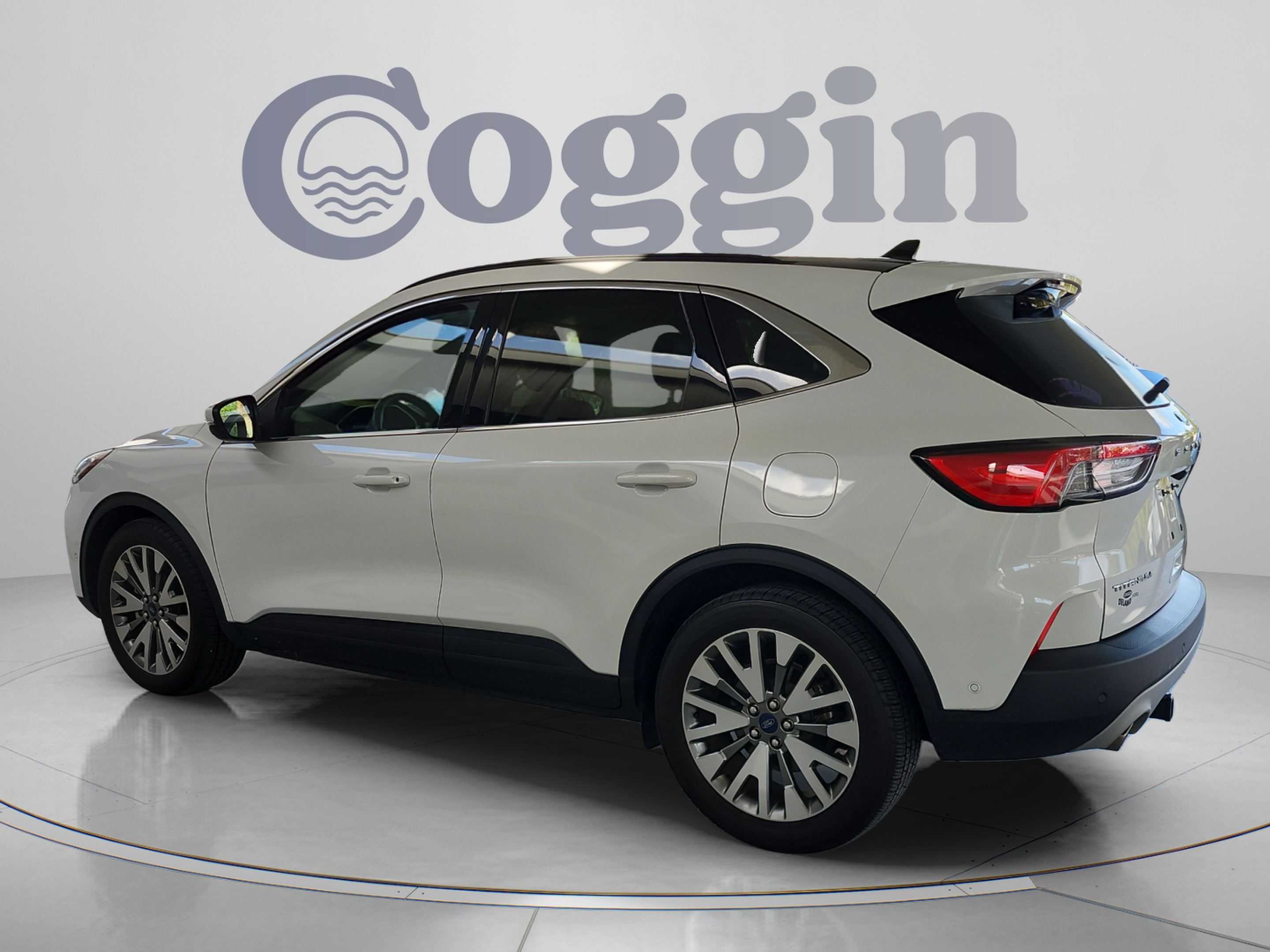 Certified 2020 Ford Escape Titanium w/ Titanium Premium Package 2.0 FWD image 3