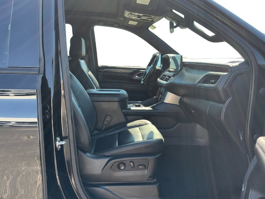 Used 2021 Chevrolet Tahoe Z71 w/ Luxury Package AWD/4WD image 22