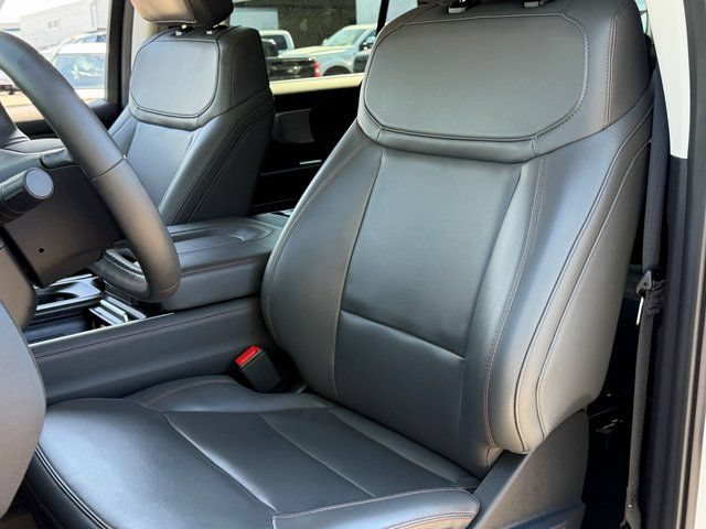 Certified 2025 Ford Expedition Active AWD/4WD image 9