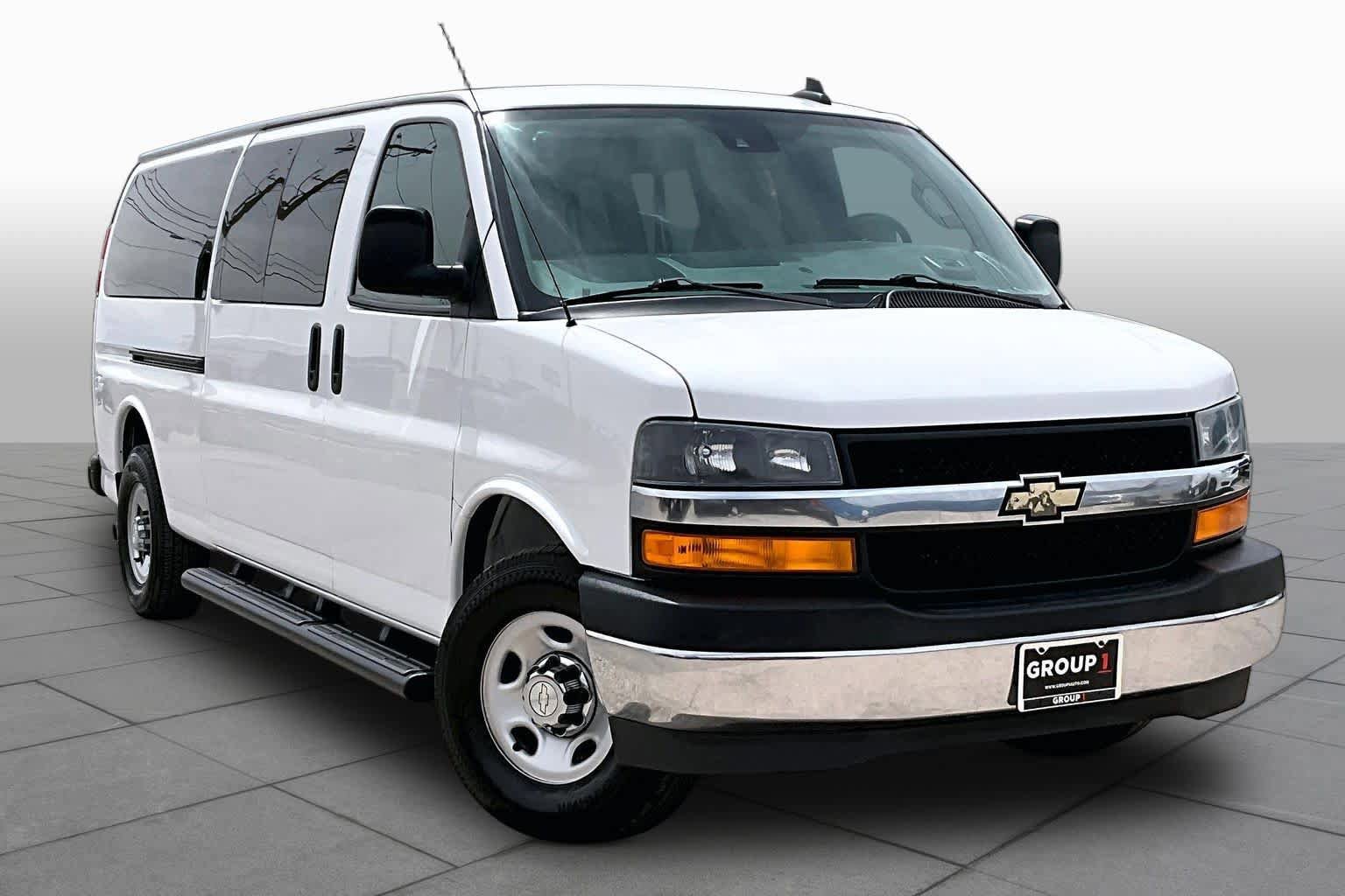 Used 2021 Chevrolet Express 3500 LT w/ LT Preferred Equipment Group RWD image 3
