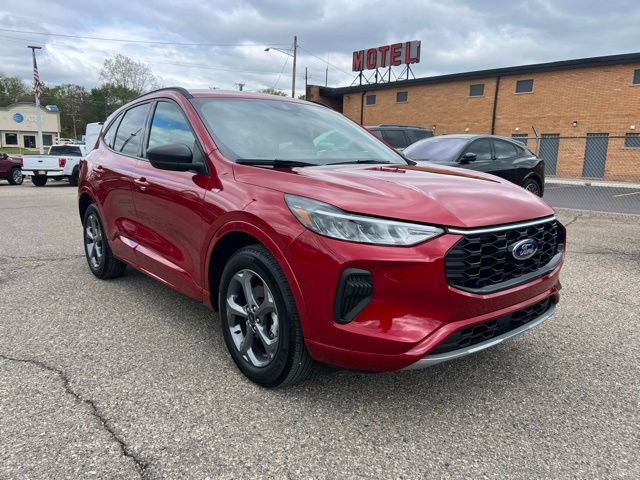 Certified 2023 Ford Escape ST-Line w/ Tech Pack #1 AWD/4WD image 3