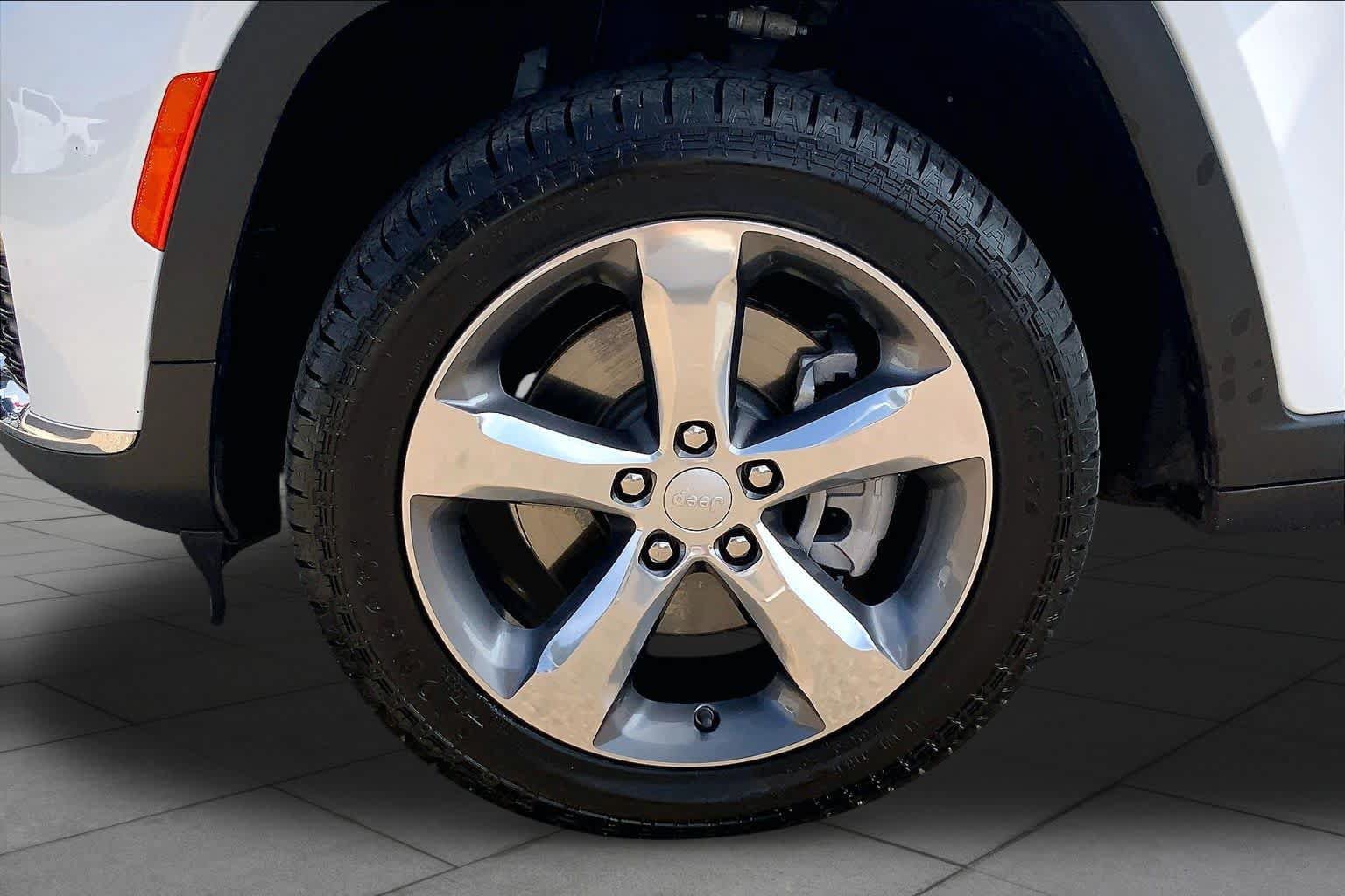 Used 2022 Jeep Grand Cherokee L Limited AWD/4WD image 11